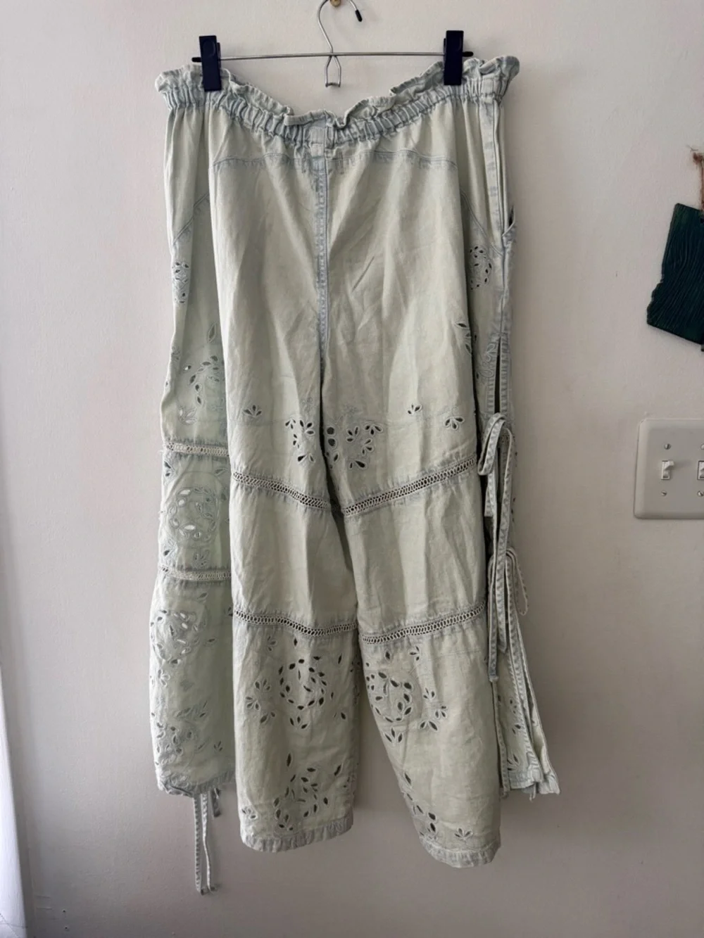 We The Free x Free People Day Break Eyelet Jeans NWT L - Picture 6 of 8